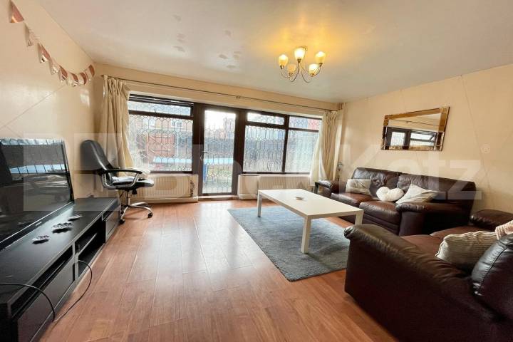 Mid-Century house prime SE1 location  Rothsay Street , London Bridge